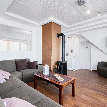 Kaeptn's Huus بيت للعطل