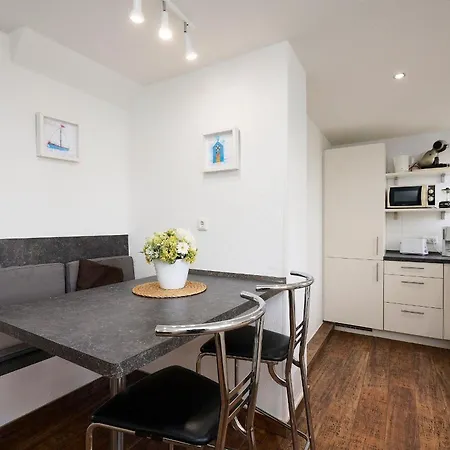 Kaeptn's Huus بيت للعطل *