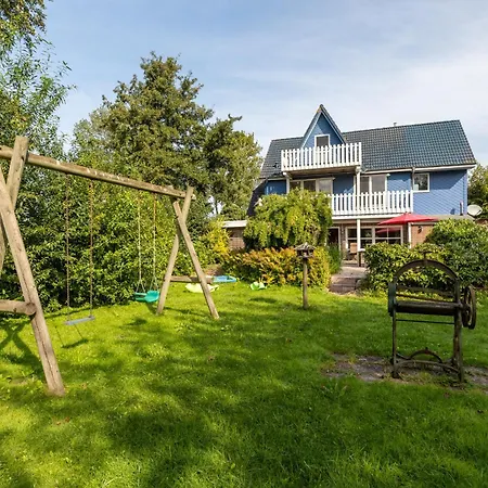 Kaeptn's Huus بيت للعطل